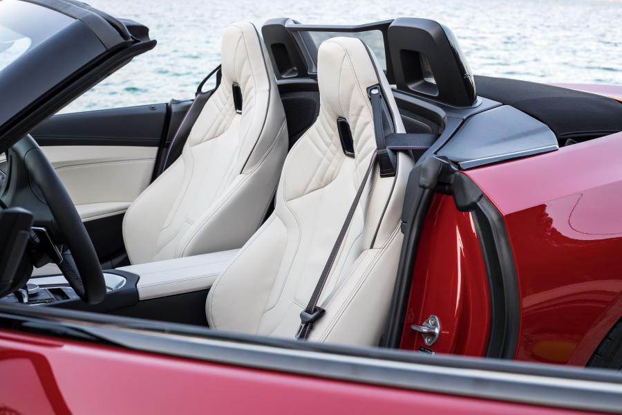 Интерьер BMW Z4 sDrive20i M Sport (G29) 2019 года  (WW) (фото 36 из 40)